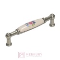 Uchwyt porcelanowy GAMET UP21 porcelana różowy kwiat z niebieskimi 96mm MERKURY Akcesoria Meblowe